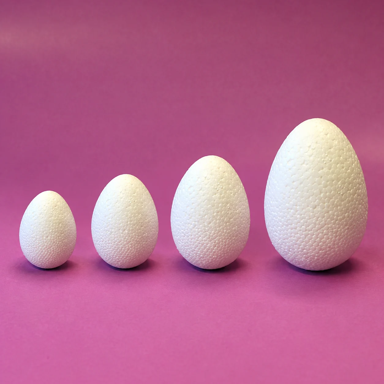 Witte piepschuim eieren van styropor in maten 4cm 5cm 6cm en 9cm voor Stenboden kralenwerk bij De Kralenhoek