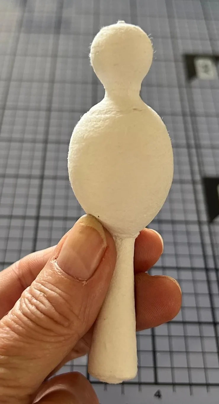 Witte geperste watten pion van 9 cm als basisvorm voor Stenboden kralenengeltjes bij De Kralenhoek